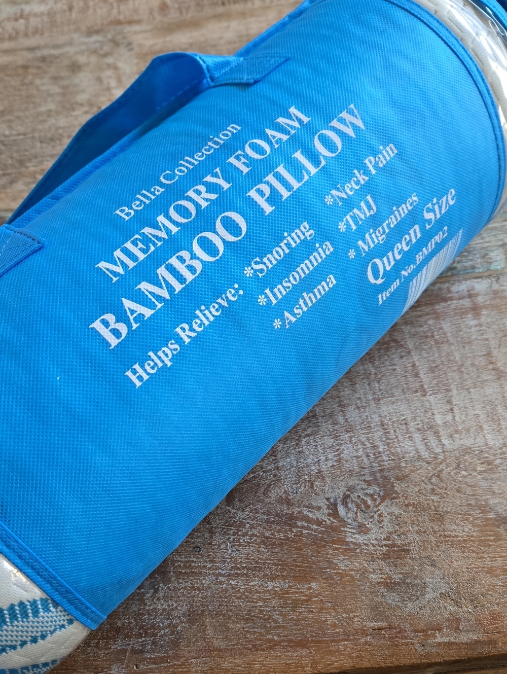 Bella Collection Memory Foam Bamboo Pillow Queen Size NWT. (BIN 009)